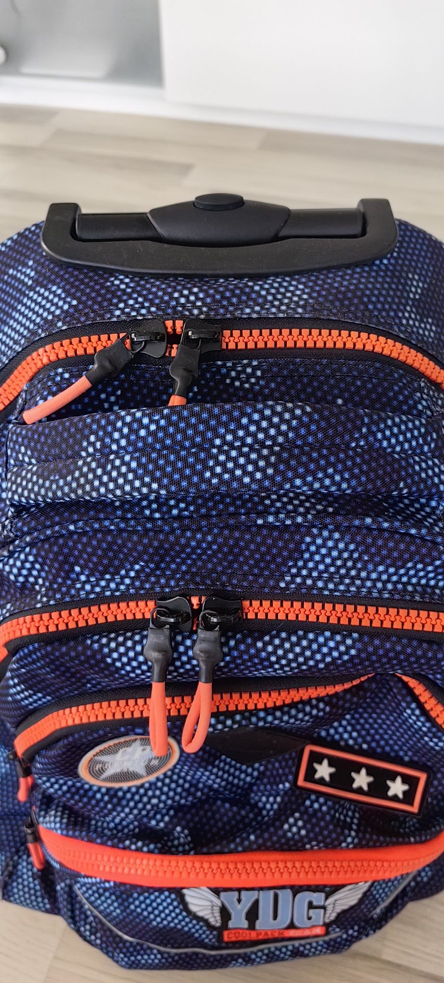 Детска ученическа раница на колелца COOLPACK + подарък несесер