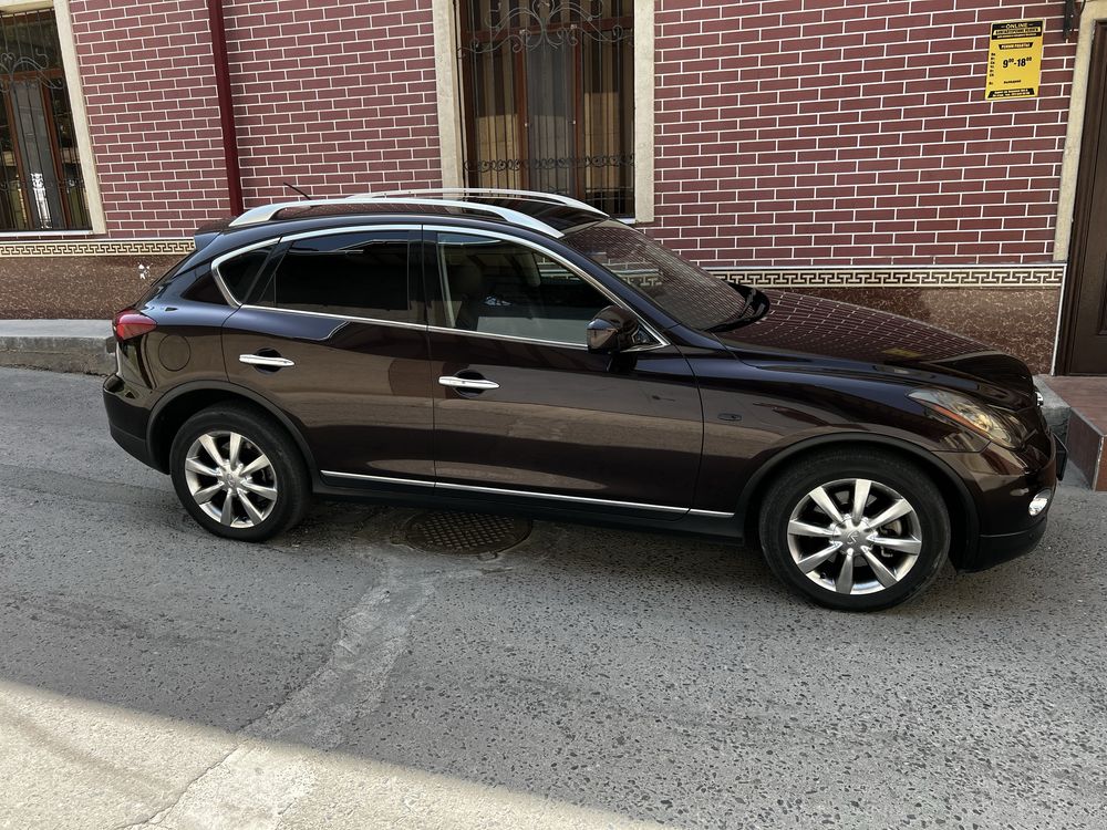 Продается Infiniti EX35S Полный привод, автомат