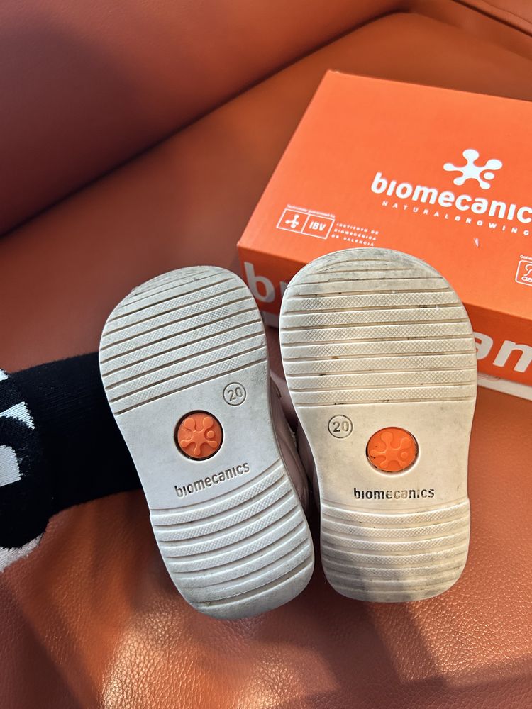 Обувки Biomecanics номер 20