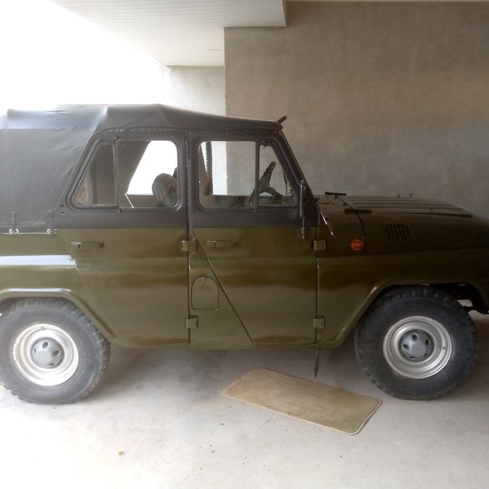 Uaz sotiladi alo xolatda