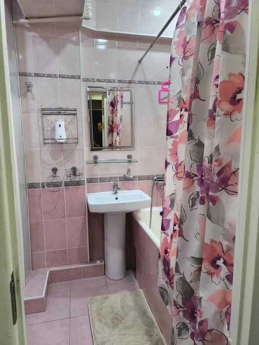 R4 Сдаётся квартира 2/6/9 на Мирабадский ЦУМ!