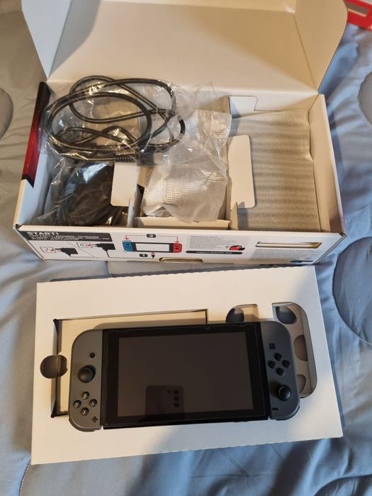 Nintendo switch нинтендо слич в много добро състояние