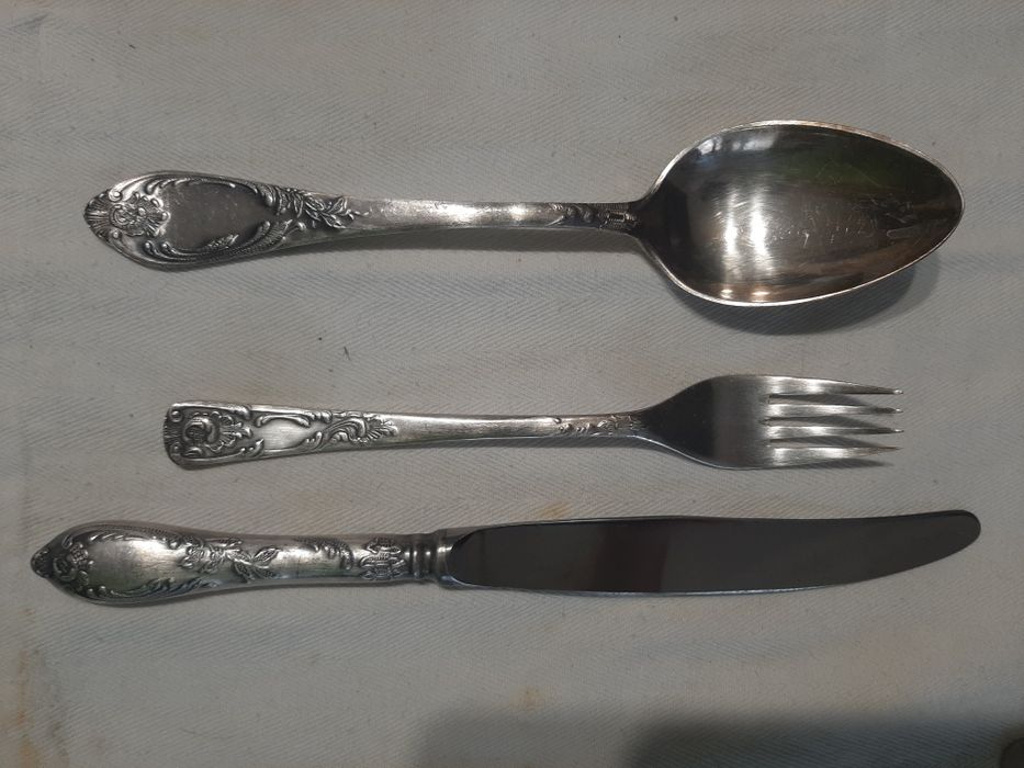 Vând tacâmuri argint masiv