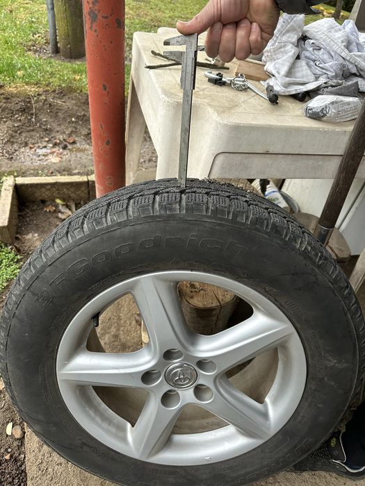 Зимни гуми с джанти Toyota 225/65R17