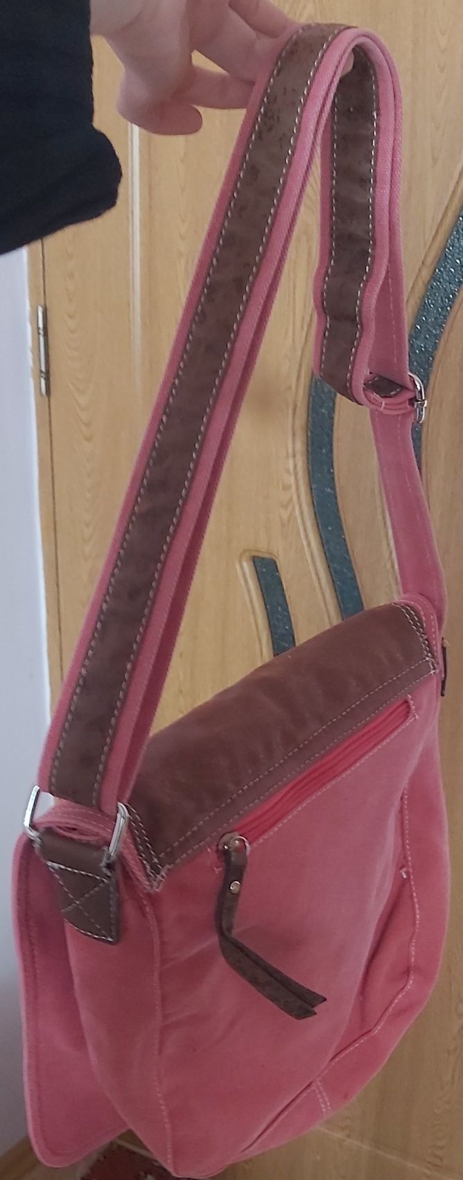 Cross body bag/geanta din material roz