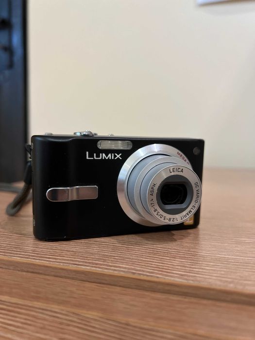 Фотоапарат Panasonic Lumix (+подаръци)