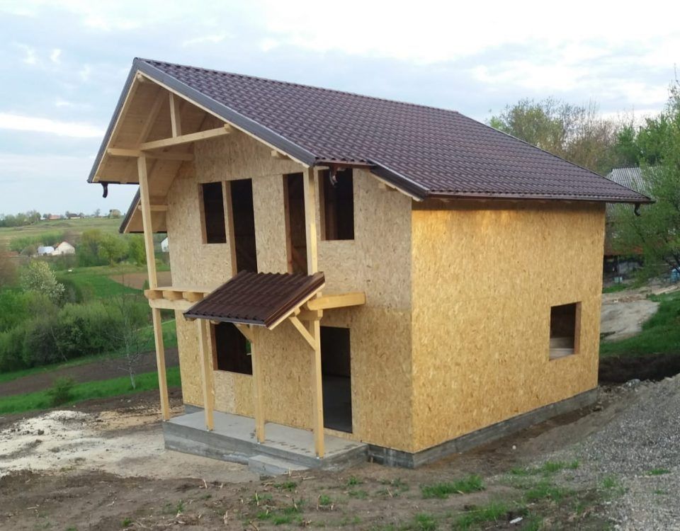Vând și facem case din lemn locuibile