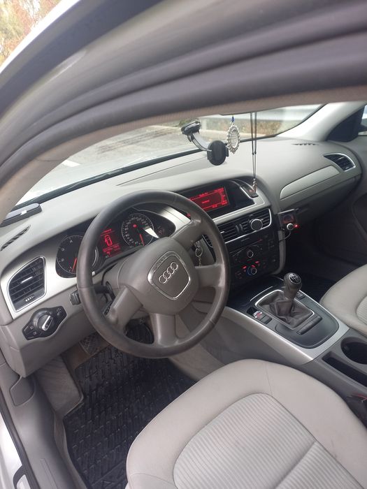 Vând sau schimb cu mcv sau doker Audi  a4 2011 prețul este pentru chas