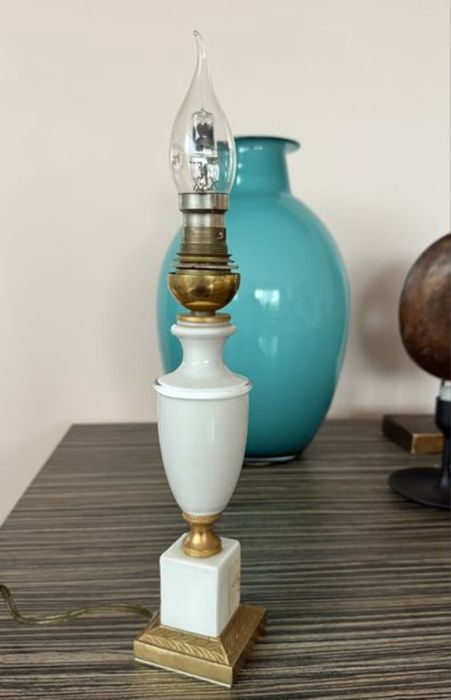 Lampa veioza art deco superba cu bec bayoneta antica vintage