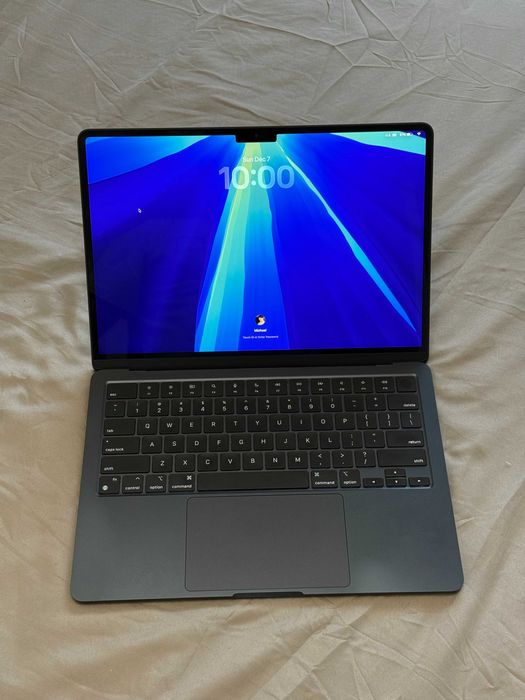 Като нов MacBook Air M2, 13.6 инча, 8 GB RAM, 256 GB памет