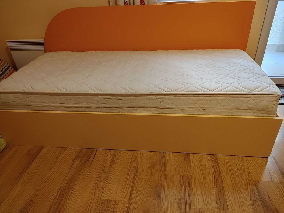 Единично легло с повдигащ механизъм и място за съхранение
