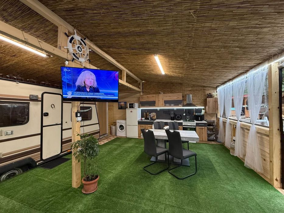 Еко Кънпинг Градина Каравана Лазов