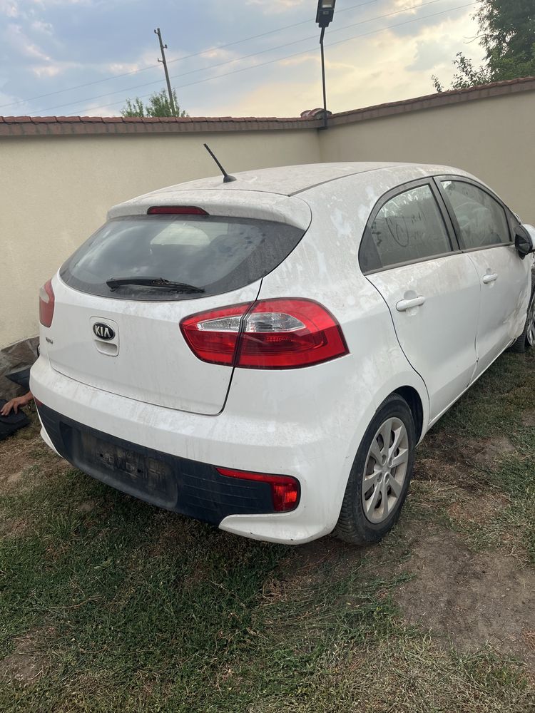 Kia rio 1.2i 2016г.