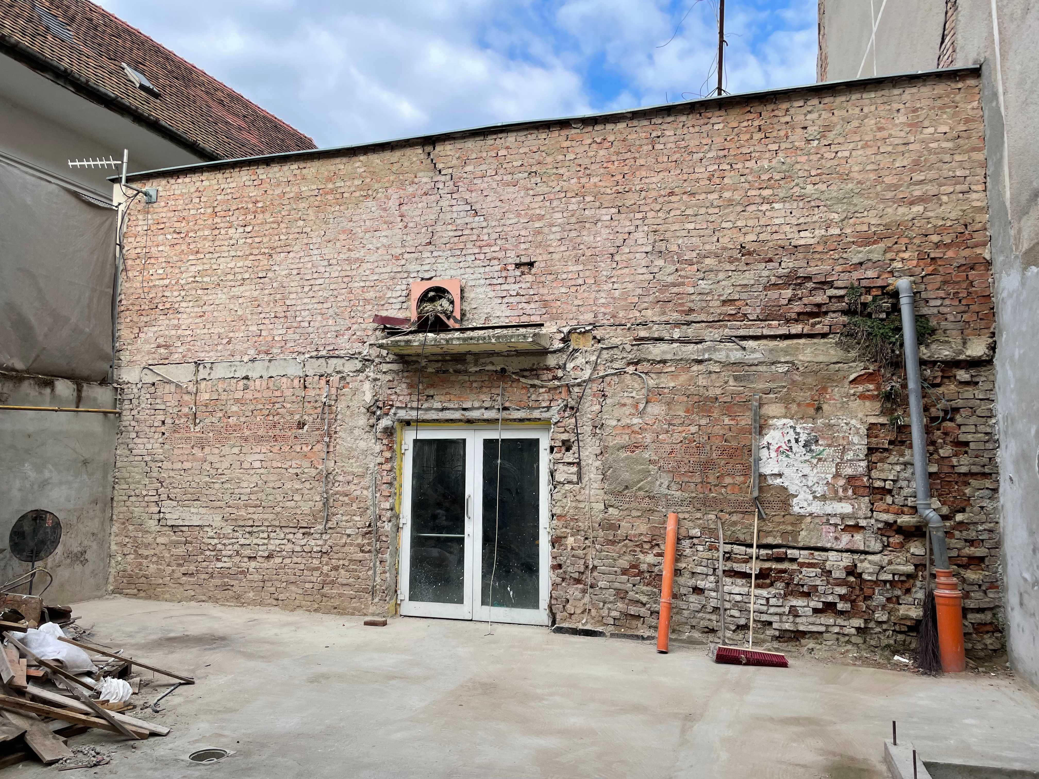 Inchiriem SPATIU COMERCIAL/birou 304mp CENTRU Cluj Pta Unirii19  com0%