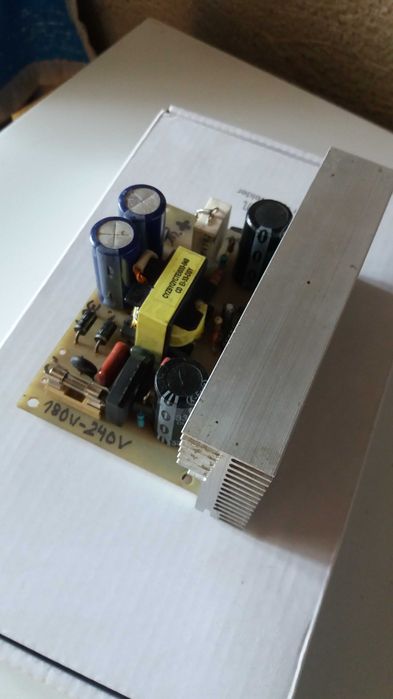 Sursa in comutatie SMPS 280W . 2X30V .  5A