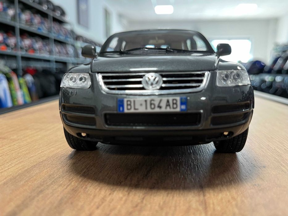 BBURAGO метален колекционерски модел количка  VW TOUAREG 2006 1:18