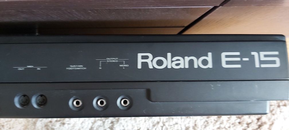 Sintetizator Roland E-15 / Orgă electronica
