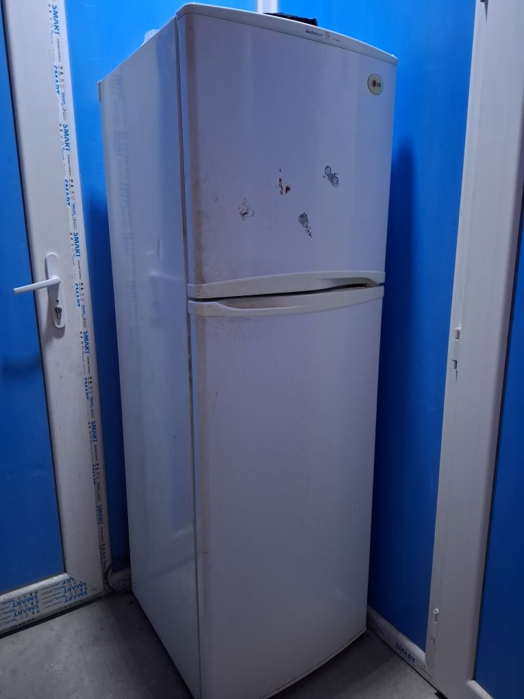 Холодильник двухкамерный