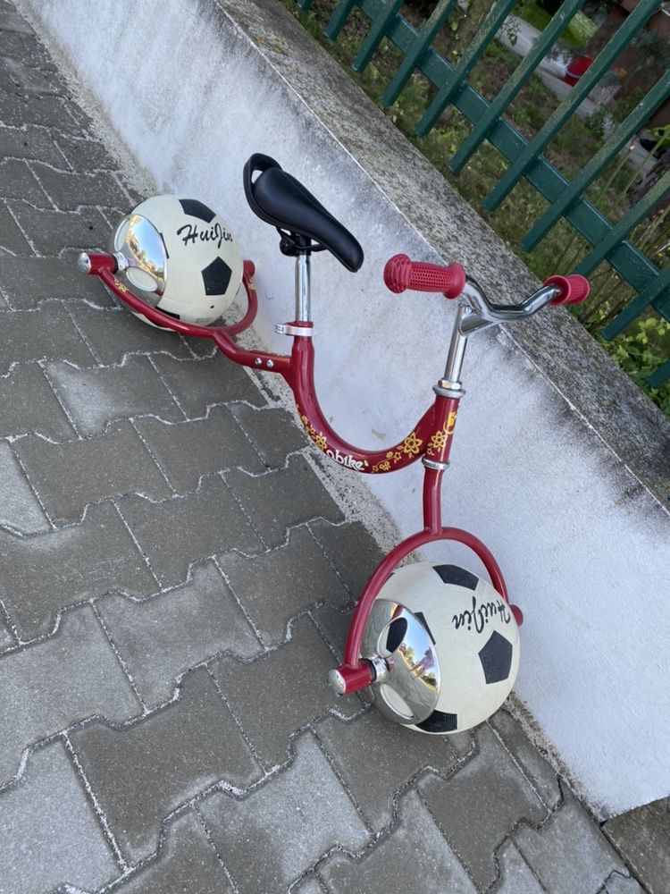 Bicicleta unicat deosebita  cu roti de mingii