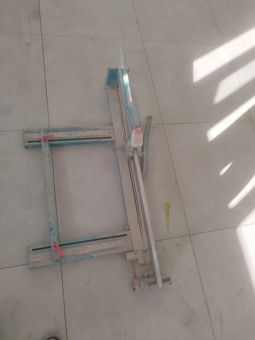 Плиткарез сотилади