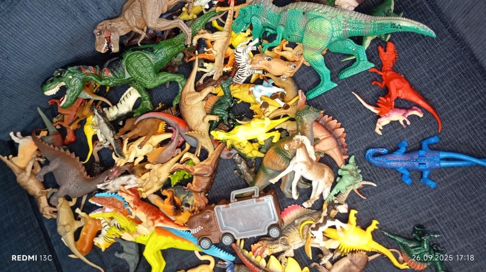 Lot jucării, dinozaurii,animale domestice, figurine Jurassic