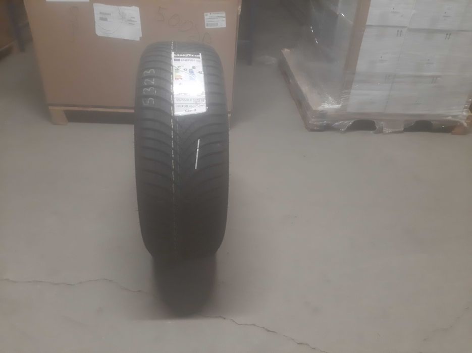 Всесезонна гума Goodyear Vector 4 Season Gen 3 225/55 R18 102V