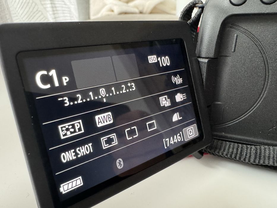 KiCanon Full Frame 6D Mark II + 50mm f1.4+85mm f1.8 la cutie!