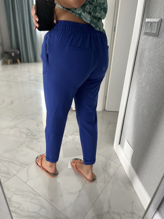 Pantaloni bershka lejeri