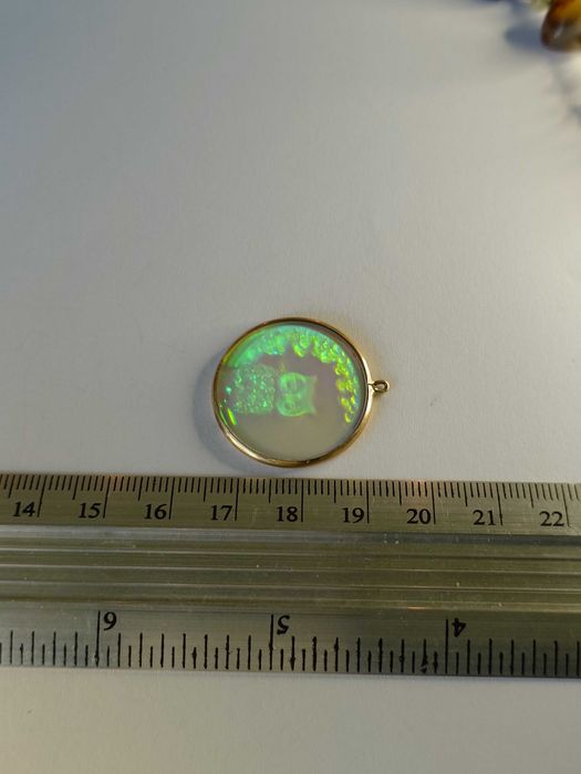 Pandantiv vintage din aur 9K – bufniță holografică pe semilună