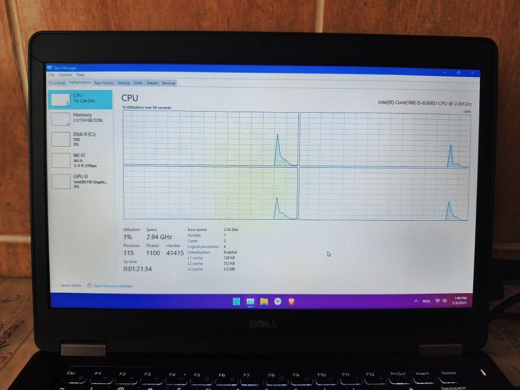 Laptop Dell cu procesor i5 Gen 6, SSD M2, 16 GB DDR4.