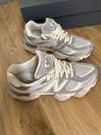 Велурени маратонки New Balance 9060 38