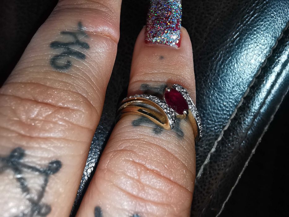 Inel 9ct aur, cu rubin natural și diamante