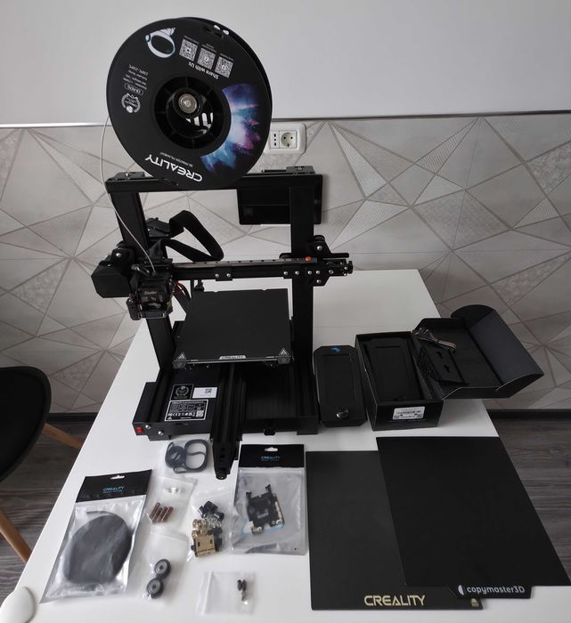 Imprimanta 3D Creality Ender 3 V2 NEO + mai multe accesorii.
