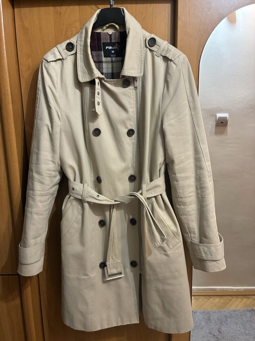 Trenci captusit femei