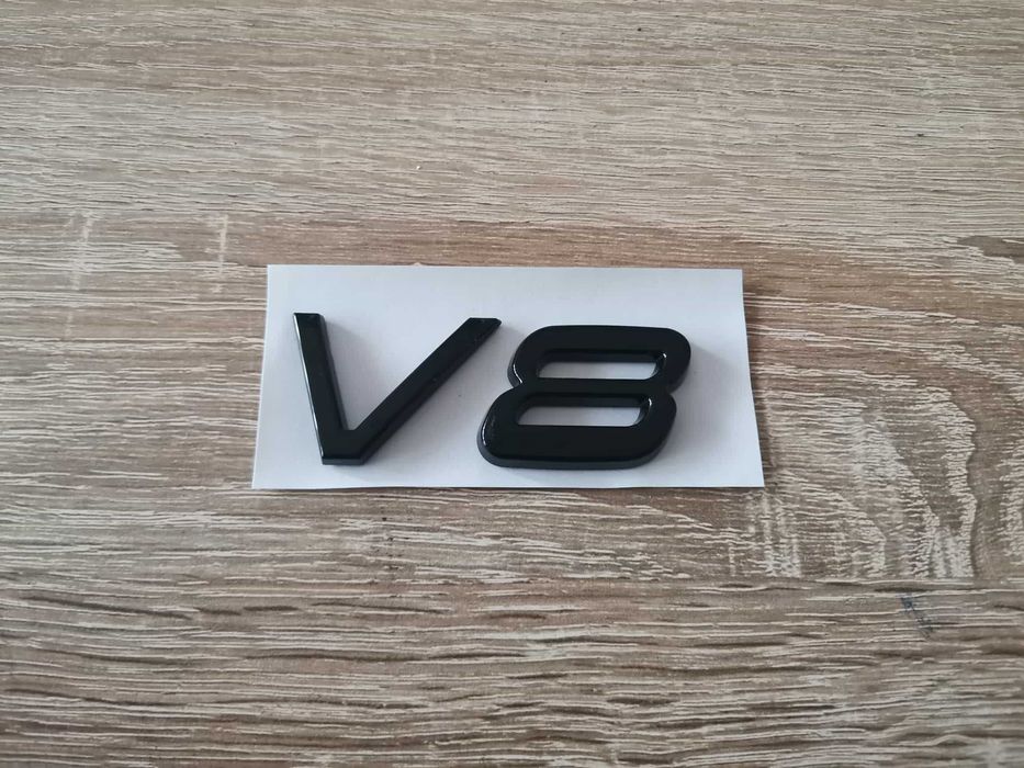 черна емблемa Volvo V8