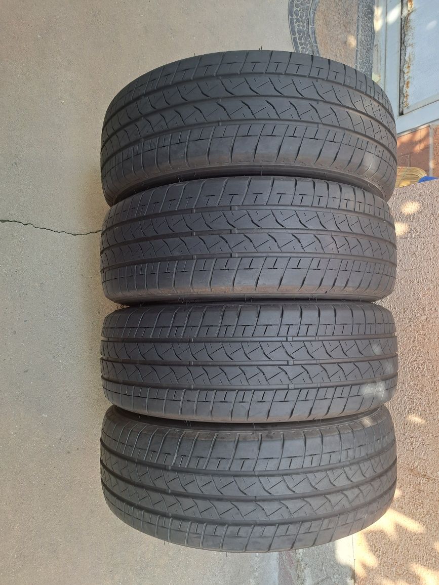 Vând 4 Anvelope Vară  Bridgestone Duravis 215/65R16 C