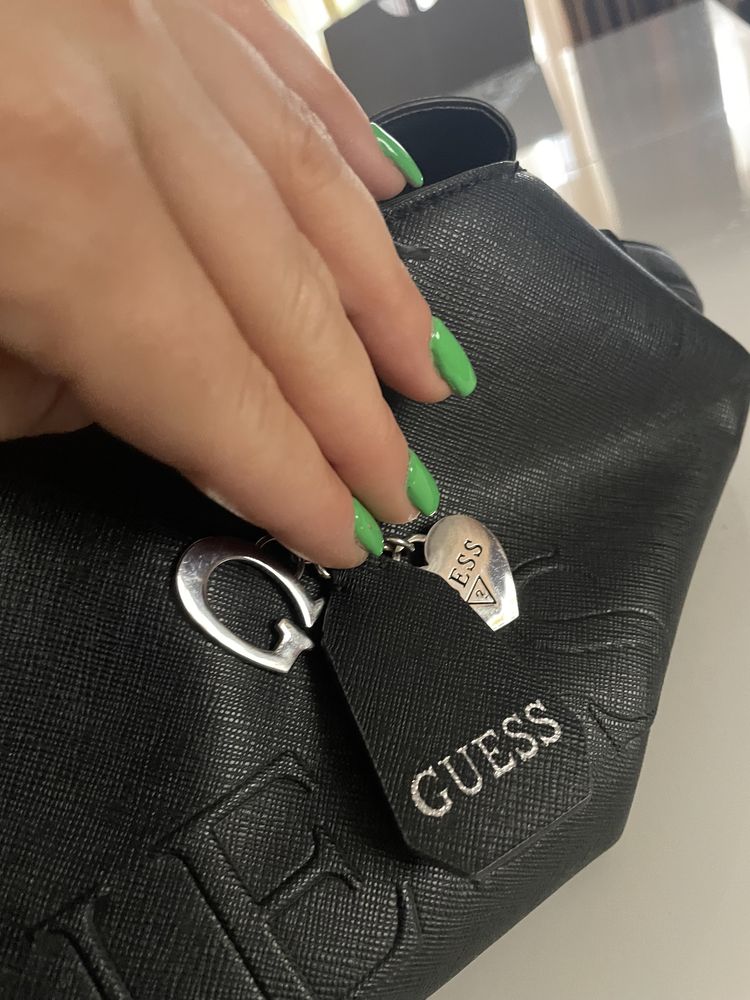 Дамска чанта GUESS