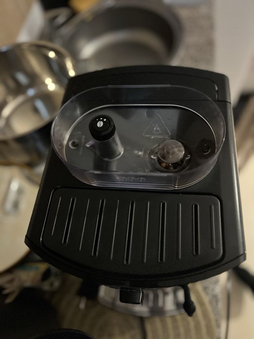 Espressor automat Krups cu duză de abur și râșniță pe 3 niveluri