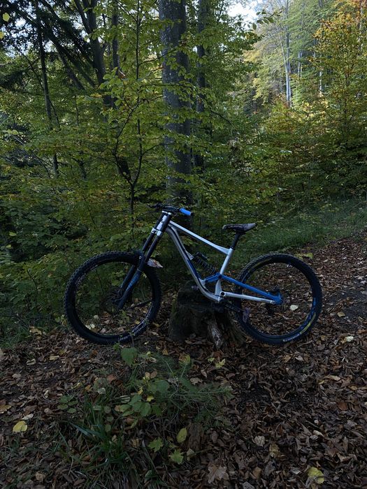 Bicicleta Downhill Cube Hanzz