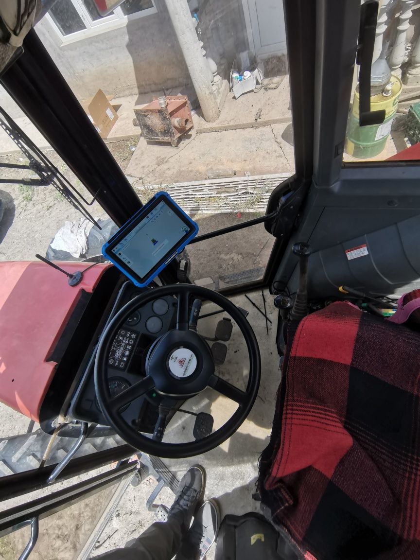 Sistem ghidare automată cu precizie de 2.5 cm GPS Tractor.