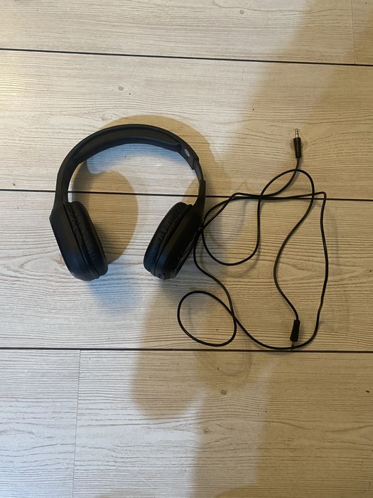 Casca audio,cu cablu,in stare foarte buna