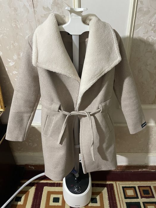 Пальто сотилади.