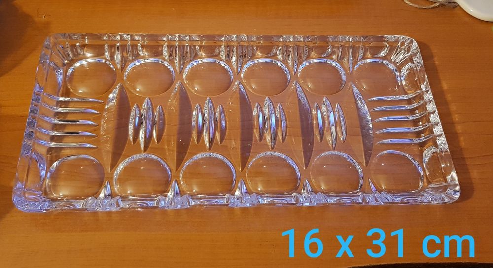 Platouri diferite din cristal