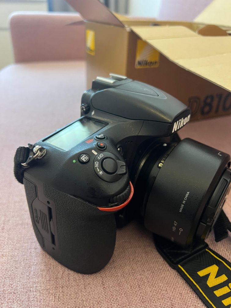 Vand Nikon D810 cu obiectiv