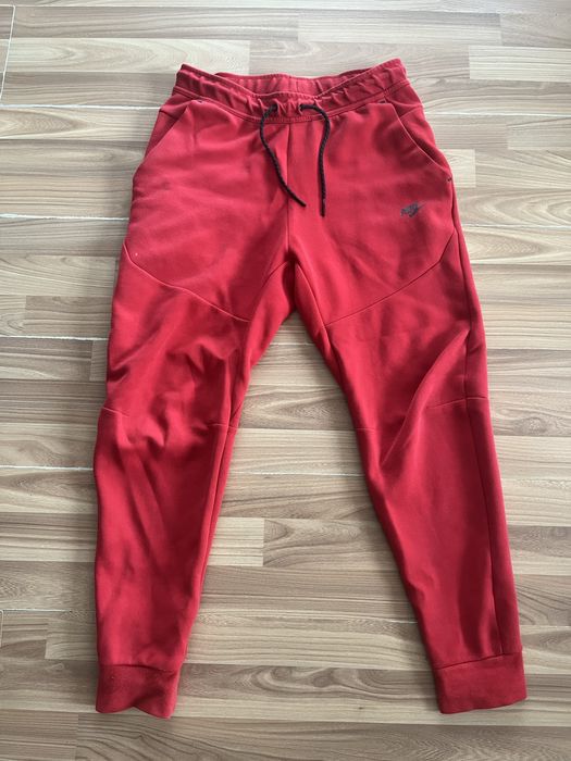 Nike tech pants red