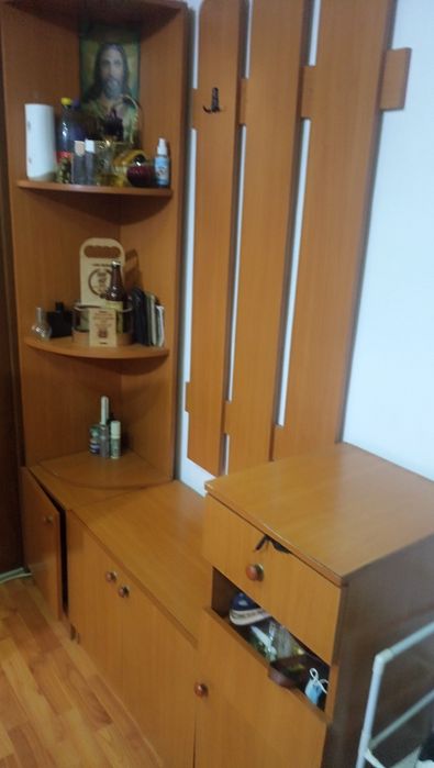 Mobilă de hol.. culoare cireș.