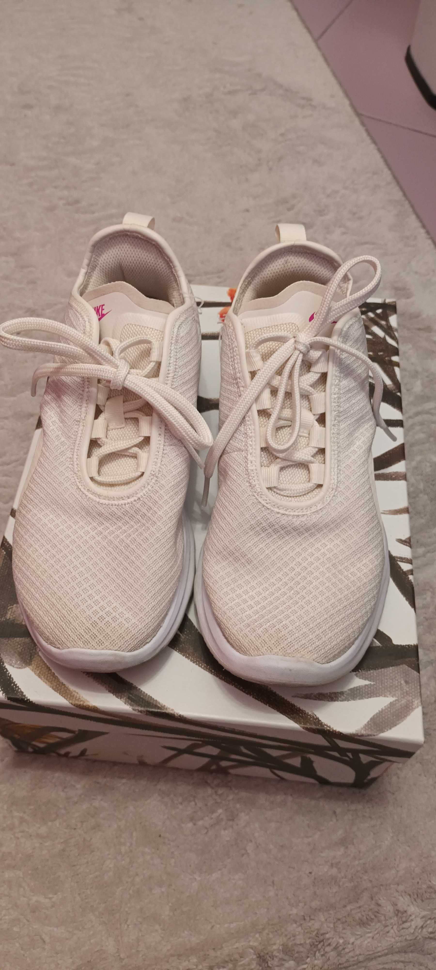 Дамски маратонки Nike 38 размер.
