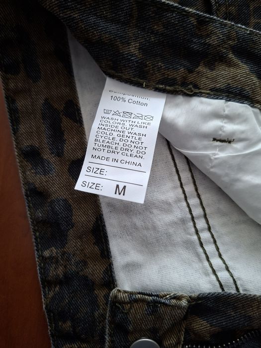 Pantaloni straight fit cu imprimeu leopard