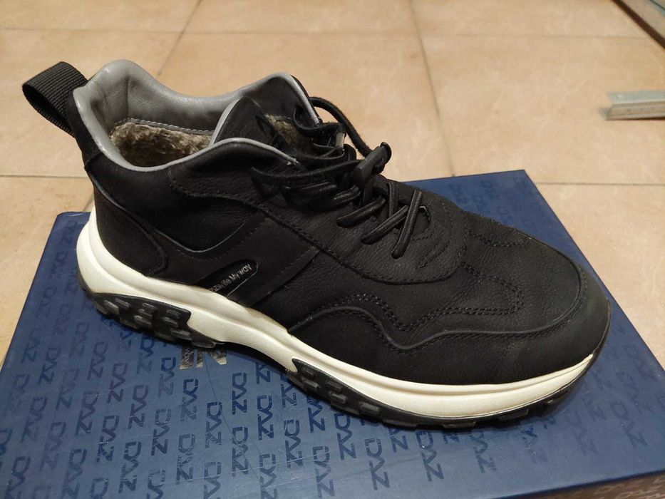 Продам зимние мужские  кроссовки на цигейке