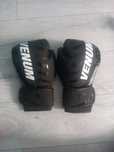 Mănuși și tibiere kickbox